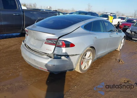 2015 Tesla Model S 85D/P85D z USA, uszkodzony, nr VIN 5YJSA1E4XFF114864